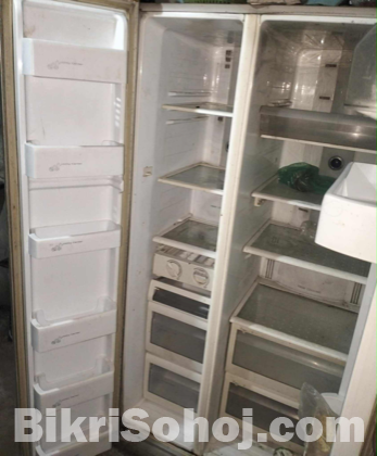 Samsung side double door fridge 630 ltr